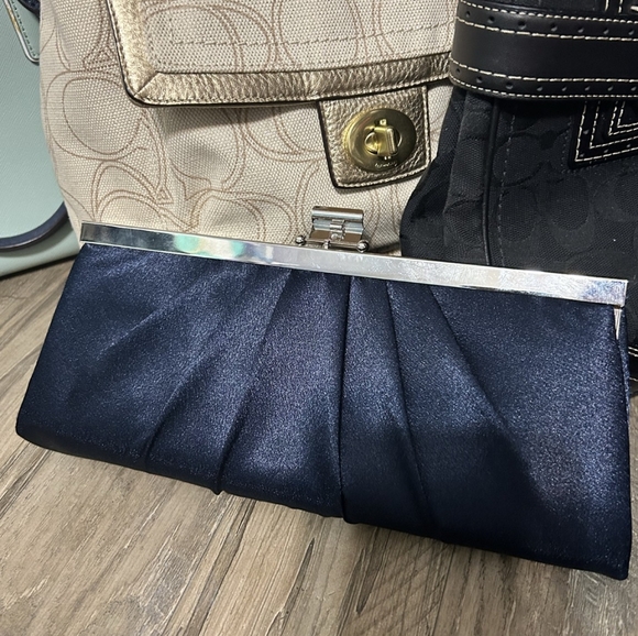 Gorgeous Navy Blue Clutch with Silver Hardware. Chain Also Included - Picture 1 of 1